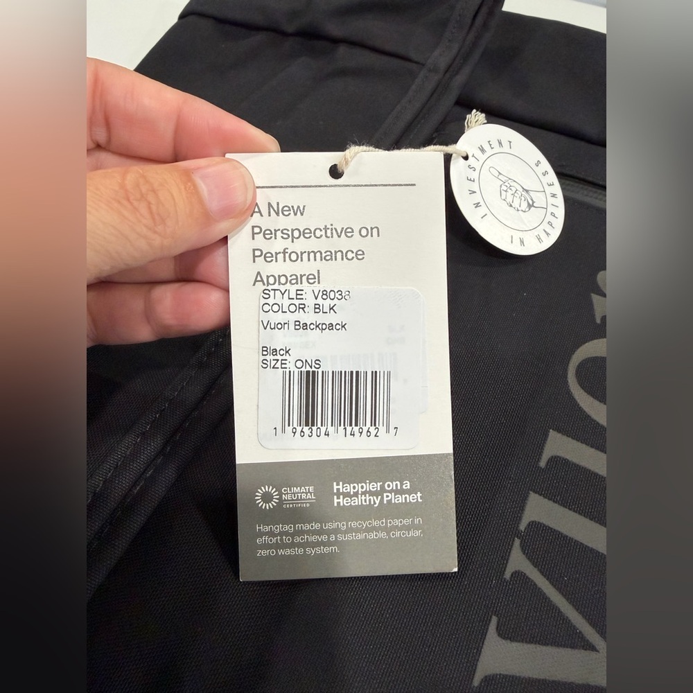 Vuori Backpack Black NWT Open Compartment Roll Top Closure Lpatop Sleeve - Picture 5 of 7